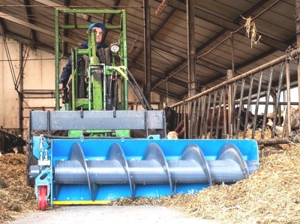 Подталкиватель корма Viper Euromilk от компании «Белэксальто»: полезная техника для рачительного, бережливого хозяина